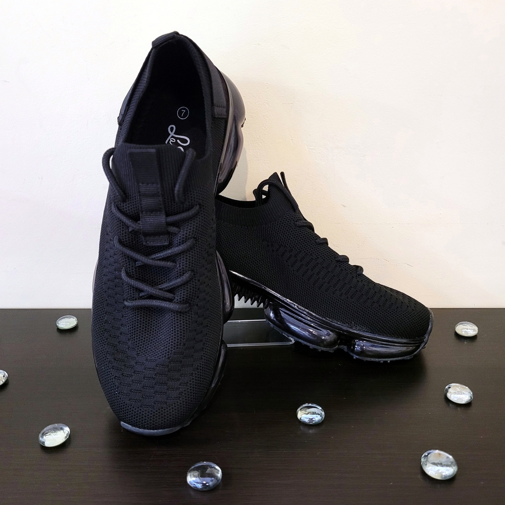 La Sheelah Black Tennis Shoes